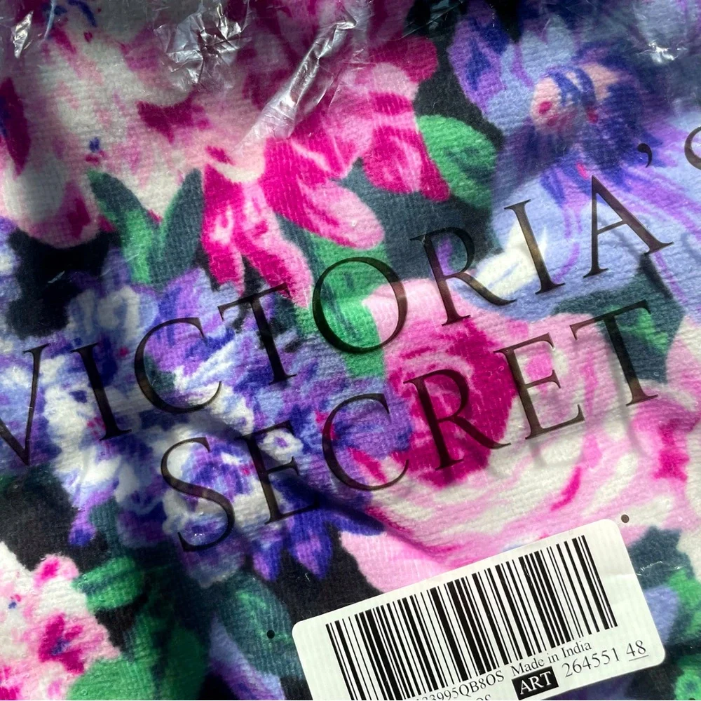 VICTORIA'S SECRET Terry Beach Towel - Picture 4 of 4